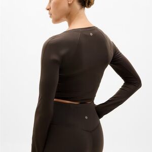 Athleta Dark Brown Long Sleeve Crop Top truffle xs
